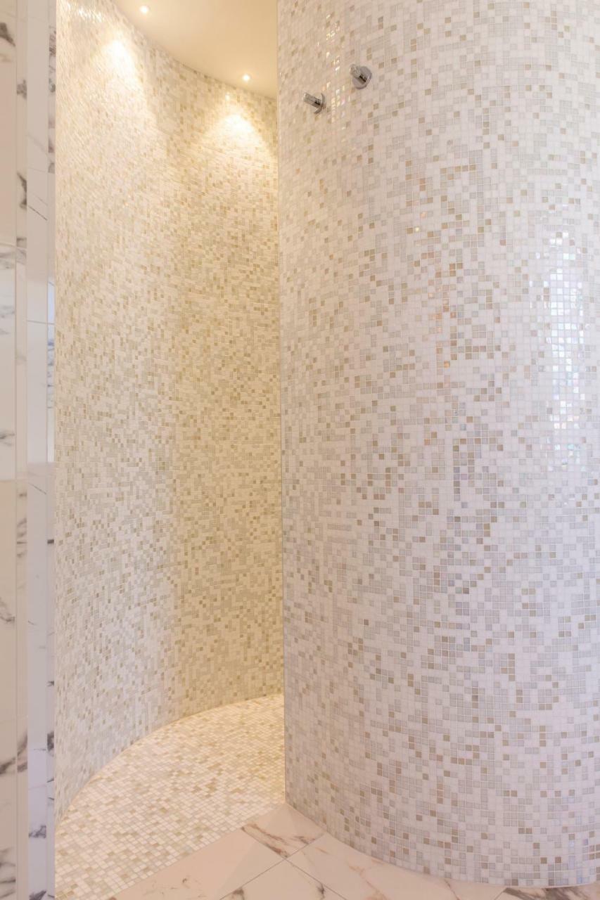 Aurum Suites Пескара Екстериор снимка