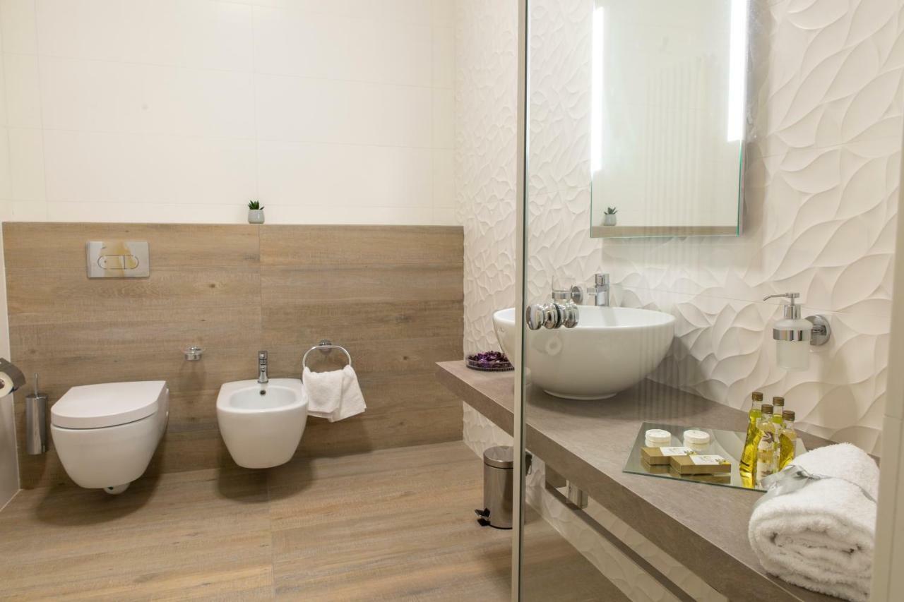 Aurum Suites Пескара Екстериор снимка