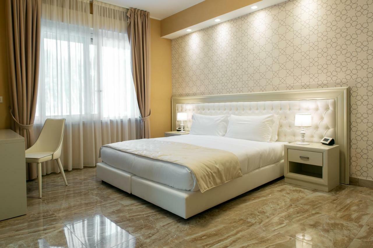 Aurum Suites Пескара Екстериор снимка