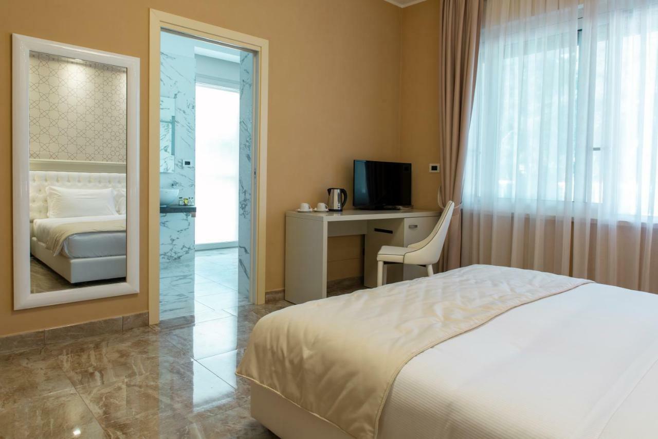 Aurum Suites Пескара Екстериор снимка
