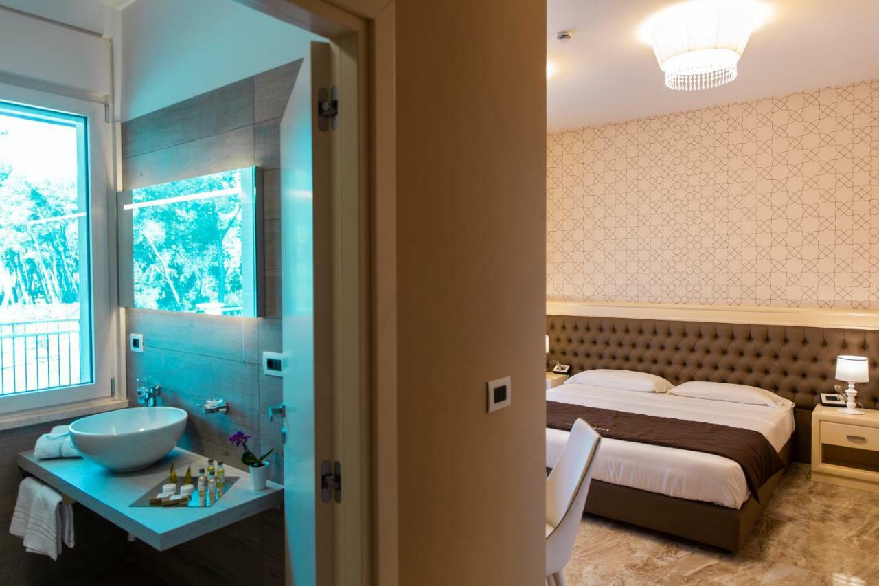 Aurum Suites Пескара Екстериор снимка