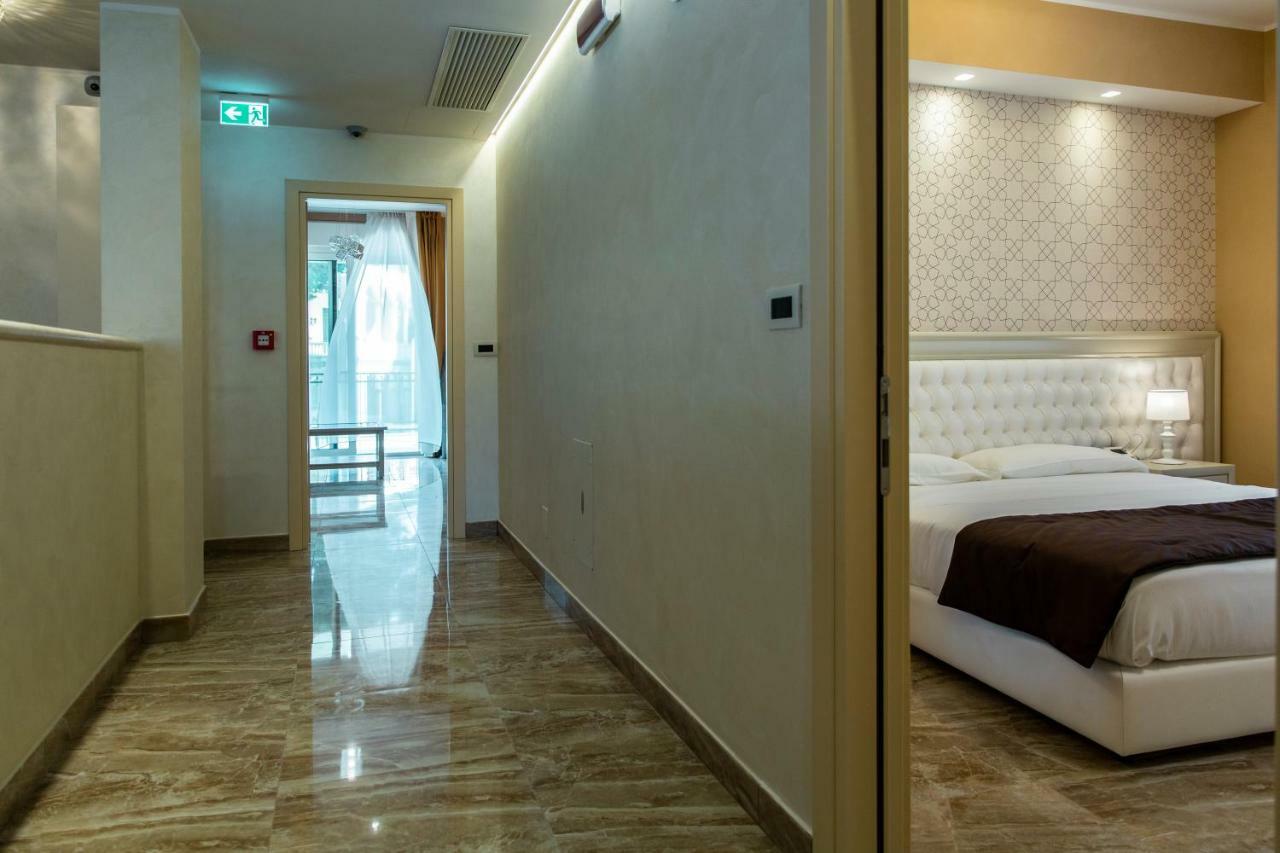 Aurum Suites Пескара Екстериор снимка
