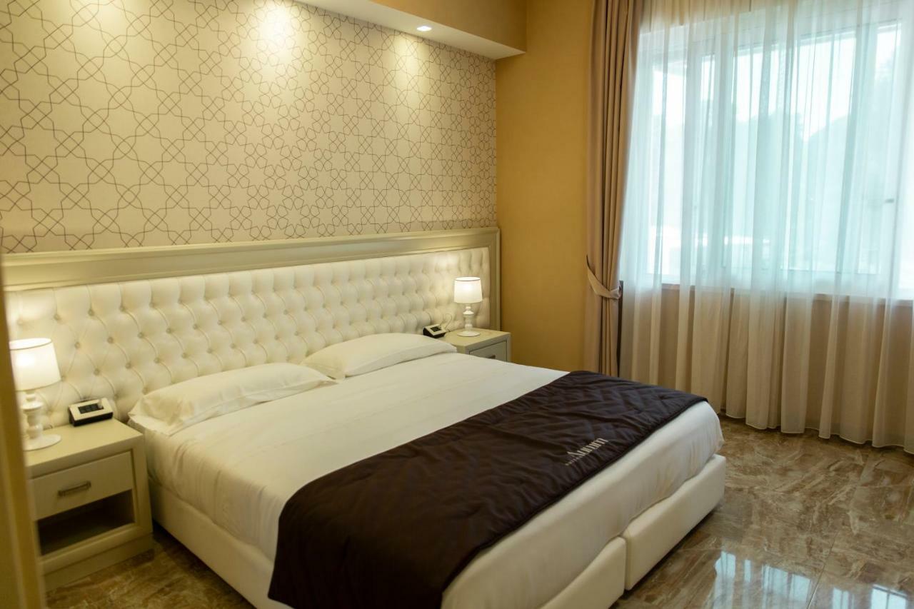 Aurum Suites Пескара Екстериор снимка