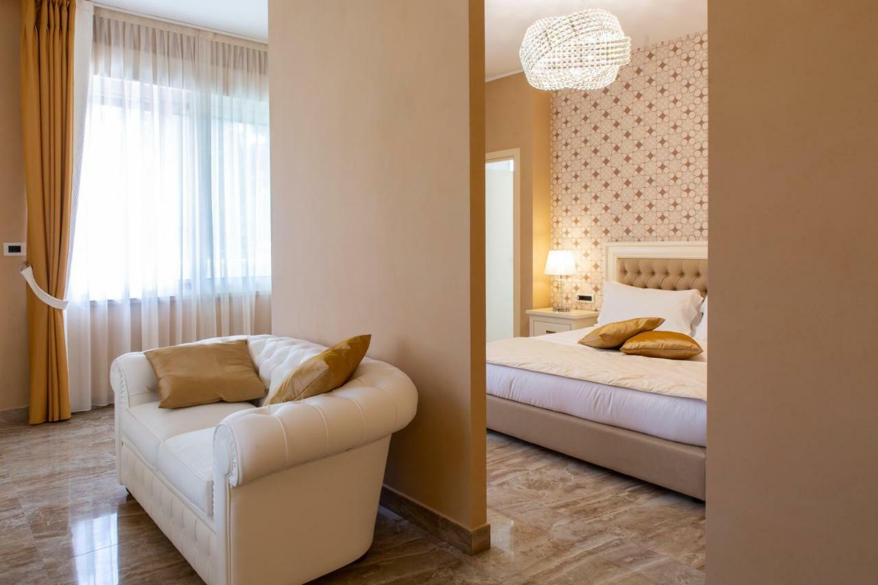 Aurum Suites Пескара Екстериор снимка