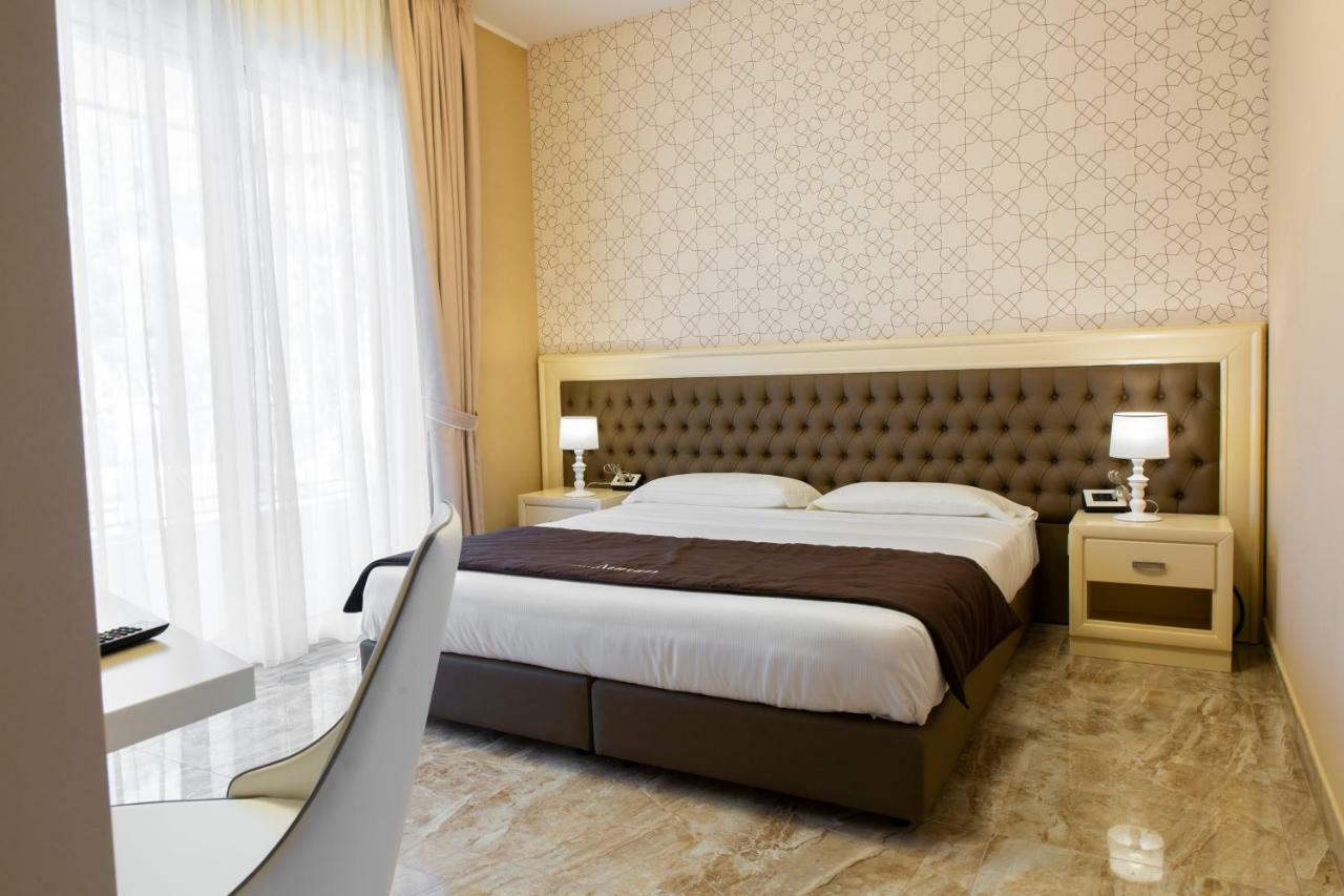 Aurum Suites Пескара Екстериор снимка