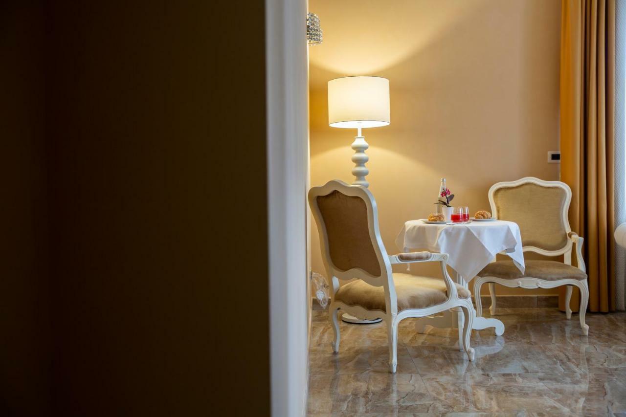 Aurum Suites Пескара Екстериор снимка