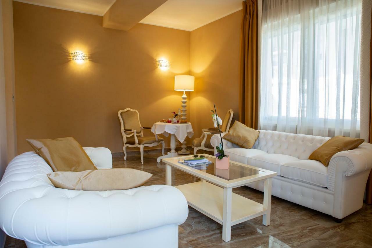 Aurum Suites Пескара Екстериор снимка