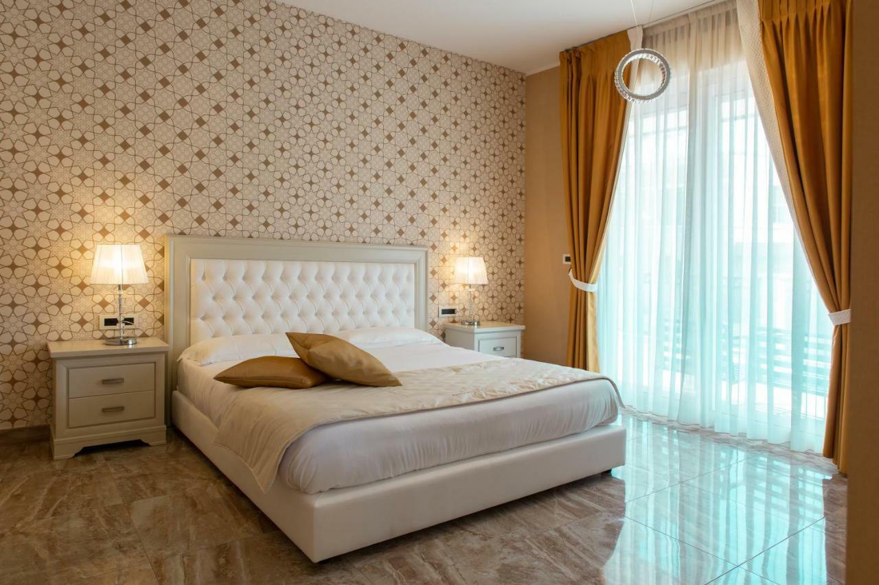 Aurum Suites Пескара Екстериор снимка