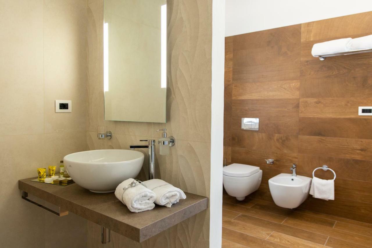 Aurum Suites Пескара Екстериор снимка