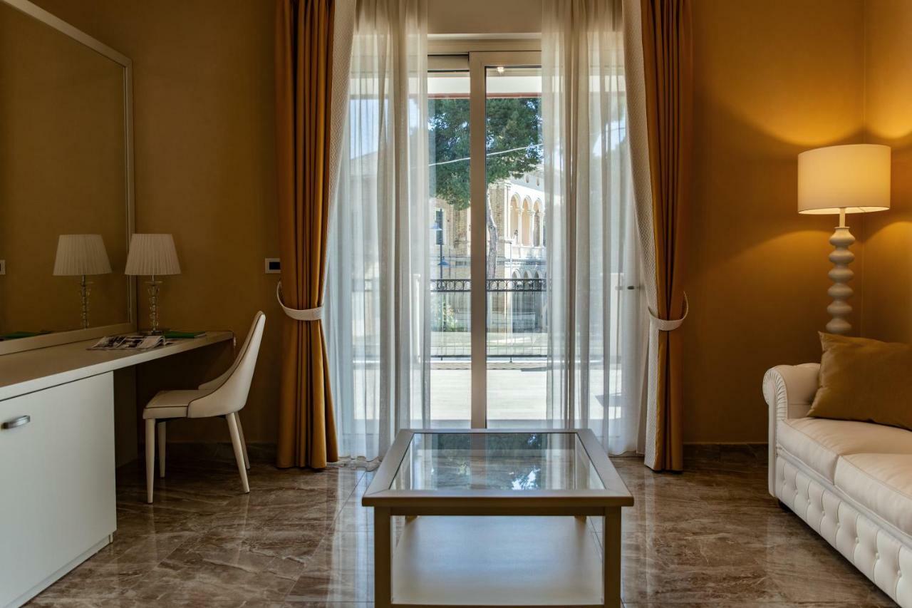 Aurum Suites Пескара Екстериор снимка